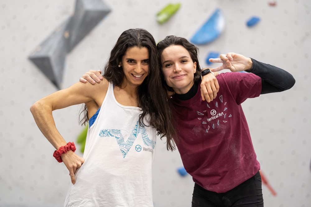 La team Vertical'Art a brillé à Plougoumelen : Fanny Gibert championne de France de bloc 2022 et Oriane Bertone vice-championne de France de bloc 2022